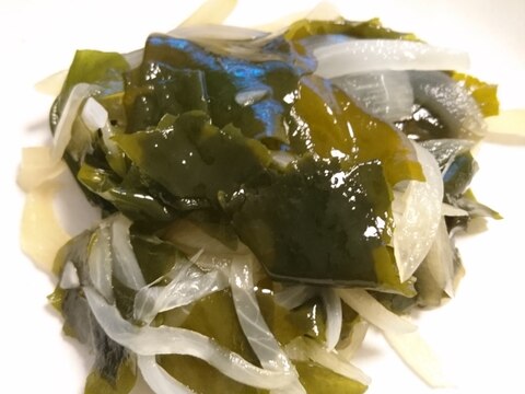 玉ねぎとわかめのポッカレモン醤油和え